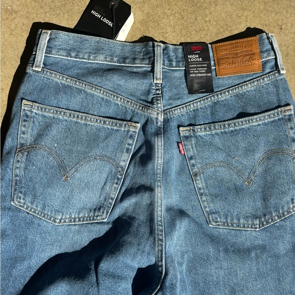 Levis Premium Big E Super High Rise Loose in hip wide leg Baggy Jeans. Med. Wash - Picture 7 of 10